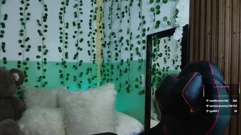 Snapshot of hollyxx_ chatting on 01/23/25, 05:13 holly online show from 01/23/25, 05:13