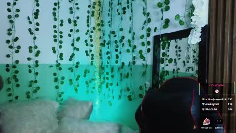 Snapshot of hollyxx_ chatting on 01/23/25, 11:05 holly online show from 01/23/25, 11:05