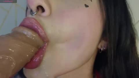 Snapshot of hollyxx_ chatting on 02/04/25, 11:27 holly online show from 02/04/25, 11:27