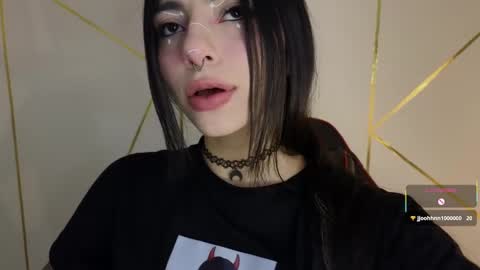 Snapshot of hollyxx_ chatting on 02/06/25, 04:10 holly online show from 02/06/25, 04:10