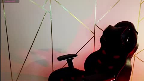 Snapshot of hollyxx_ chatting on 02/12/25, 09:01 holly online show from 02/12/25, 09:01