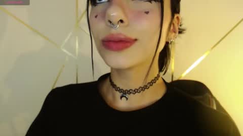 Snapshot of hollyxx_ chatting on 02/19/25, 10:53 holly online show from 02/19/25, 10:53