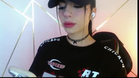 Snapshot of hollyxx_ chatting on 02/21/25, 01:44 holly online show from 02/21/25, 01:44