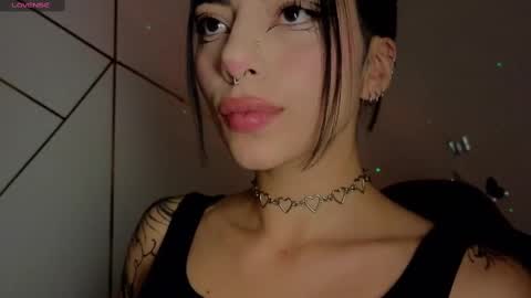 Snapshot of hollyxx_ chatting on 09/09/25, 02:27 holly online show from 09/09/25, 02:27