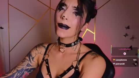 Snapshot of hollyxx_ chatting on 10/04/25, 05:38 holly online show from 10/04/25, 05:38