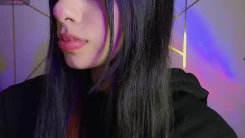 Snapshot of hollyxx_ chatting on 10/17/25, 11:02 holly online show from 10/17/25, 11:02