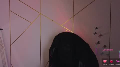 Snapshot of hollyxx_ chatting on 10/18/25, 10:38 holly online show from 10/18/25, 10:38