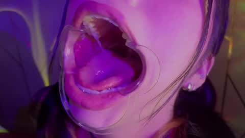 Snapshot of hollyxx_ chatting on 02/10/26, 11:31 holly online show from 02/10/26, 11:31