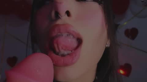 Snapshot of hollyxx_ chatting on 02/16/26, 04:36 holly online show from 02/16/26, 04:36