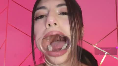 Snapshot of hollyxx_ chatting on 03/19/26, 03:54 holly online show from 03/19/26, 03:54