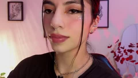 Snapshot of hollyxx_ chatting on 04/16/26, 12:33 holly online show from 04/16/26, 12:33