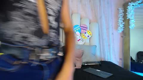 Snapshot of hollyyqueen_ chatting on 03/21/26, 07:17 Hollyy online show from 03/21/26, 07:17