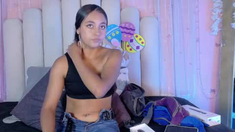 Snapshot of hollyyqueen_ chatting on 04/24/26, 07:27 Hollyy online show from 04/24/26, 07:27