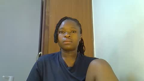 holy_ebony online show from 05/18/26, 02:07