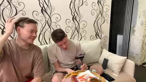 holy_eggs_00 online show from 04/18/26, 11:14