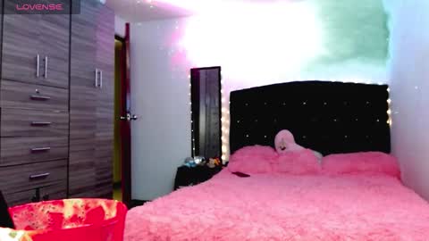 Juli online show from 11/26/25, 03:51