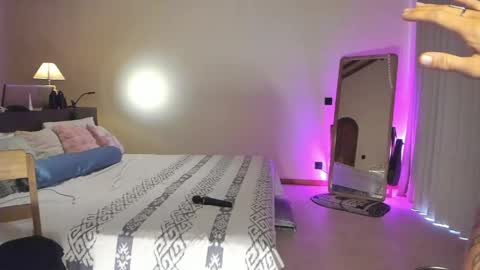 Snapshot of holy_khloe chatting on 04/18/26, 02:37 Kira Purrr online show from 04/18/26, 02:37