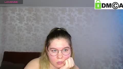 Welcome guys  Pleasure to see you all here  My name is MichaelaTip menu is active Private is open  online show from 01/31/25, 09:05