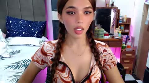 holy_molly1 online show from 11/08/25, 02:45