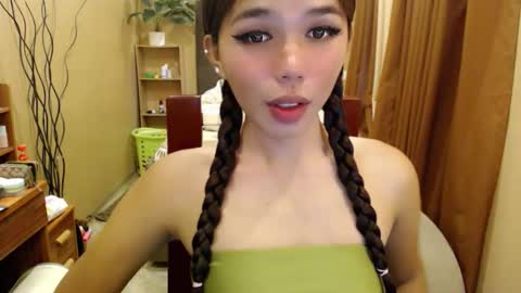 holy_molly1 online show from 05/22/26, 03:46