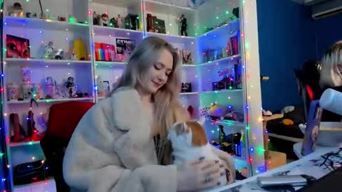 Snapshot of holy_rumi chatting on 12/17/25, 11:16 Rumi online show from 12/17/25, 11:16