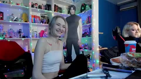 Snapshot of holy_rumi chatting on 12/23/25, 11:08 Rumi online show from 12/23/25, 11:08