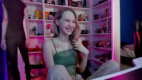 Snapshot of holy_rumi chatting on 01/16/26, 11:03 Rumi online show from 01/16/26, 11:03