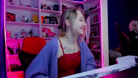 Snapshot of holy_rumi chatting on 02/15/26, 12:03 Rumi online show from 02/15/26, 12:03