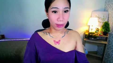 Snapshot of holy_samyx chatting on 10/12/25, 01:37 holy_samyx online show from 10/12/25, 01:37