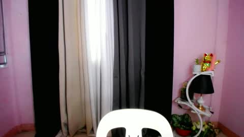 Snapshot of holy_samyx chatting on 11/25/25, 02:55 holy_samyx online show from 11/25/25, 02:55