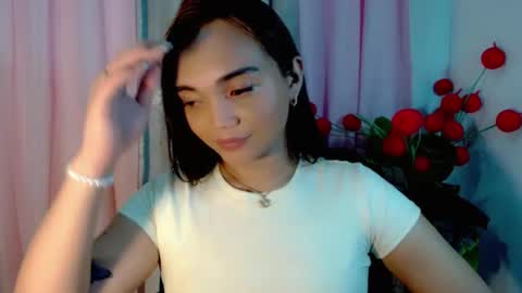 Snapshot of holy_shine chatting on 12/20/25, 11:23 Bella online show from 12/20/25, 11:23