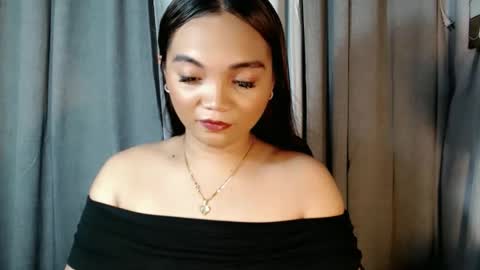 Snapshot of holy_shine chatting on 03/25/26, 06:30 Bella online show from 03/25/26, 06:30