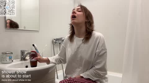 Snapshot of holydori chatting on 02/08/25, 03:31 dori not holy get my tg channel with link from description under last photo online show from 02/08/25, 03:31