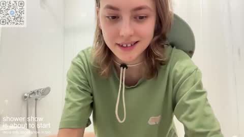 Snapshot of holydori chatting on 02/12/25, 04:00 dori not holy get my tg channel with link from description under last photo online show from 02/12/25, 04:00