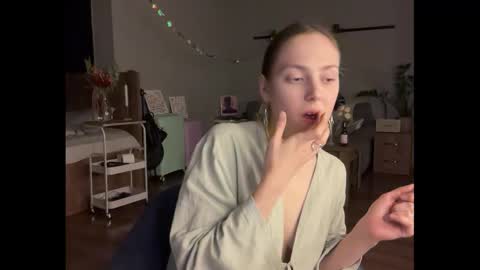 Snapshot of holydori chatting on 09/20/25, 07:26 dori not holy get my tg channel with link from description under last photo online show from 09/20/25, 07:26