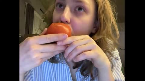 Snapshot of holydori chatting on 10/24/25, 03:52 dori not holy get my tg channel with link from description under last photo online show from 10/24/25, 03:52