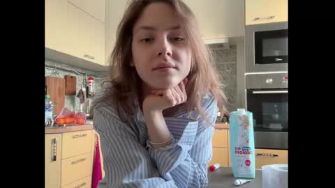 Snapshot of holydori chatting on 12/16/25, 06:07 dori not holy get my tg channel with link from description under last photo online show from 12/16/25, 06:07