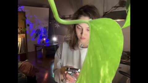 Snapshot of holydori chatting on 02/01/26, 06:39 dori not holy get my tg channel with link from description under last photo online show from 02/01/26, 06:39