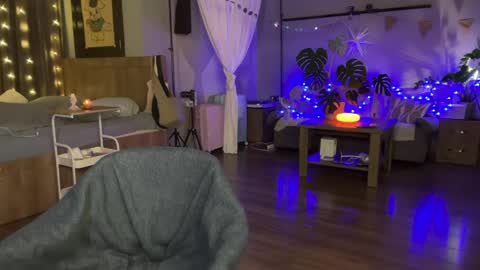 Snapshot of holydori chatting on 04/01/26, 05:54 dori not holy get my tg channel with link from description under last photo online show from 04/01/26, 05:54