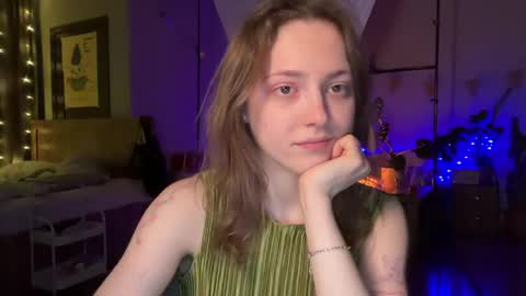 Snapshot of holydori chatting on 04/23/26, 08:33 dori not holy get my tg channel with link from description under last photo online show from 04/23/26, 08:33
