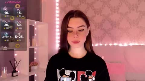 Mia online show from 10/03/25, 03:25