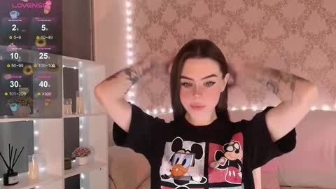 Mia online show from 11/16/25, 03:34