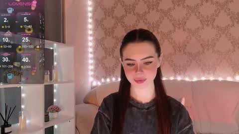 Mia online show from 11/23/25, 03:28