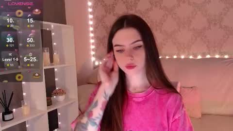 Snapshot of holymiax chatting on 06/17/26, 01:41 Mia online show from 06/17/26, 01:41
