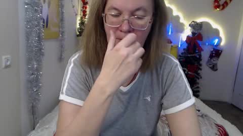 holymilfa online show from 12/08/24, 10:19