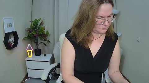 Snapshot of holymilfa chatting on 03/25/26, 07:36 holymilfa online show from 03/25/26, 07:36