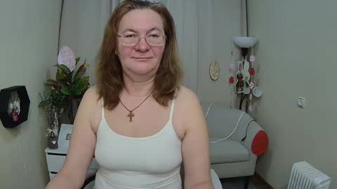 Snapshot of holymilfa chatting on 04/14/26, 07:03 holymilfa online show from 04/14/26, 07:03