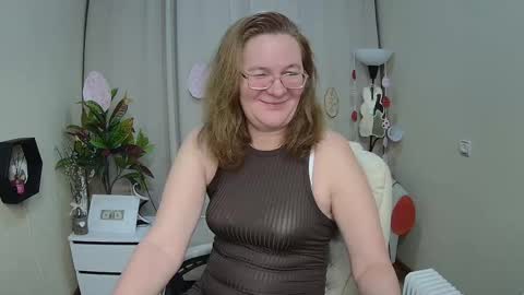 Snapshot of holymilfa chatting on 04/16/26, 06:58 holymilfa online show from 04/16/26, 06:58