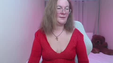 Snapshot of holymilfa chatting on 04/20/26, 12:41 holymilfa online show from 04/20/26, 12:41