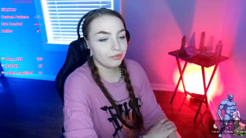 Snapshot of holyweed420 chatting on 04/10/26, 10:58 Viktoria online show from 04/10/26, 10:58